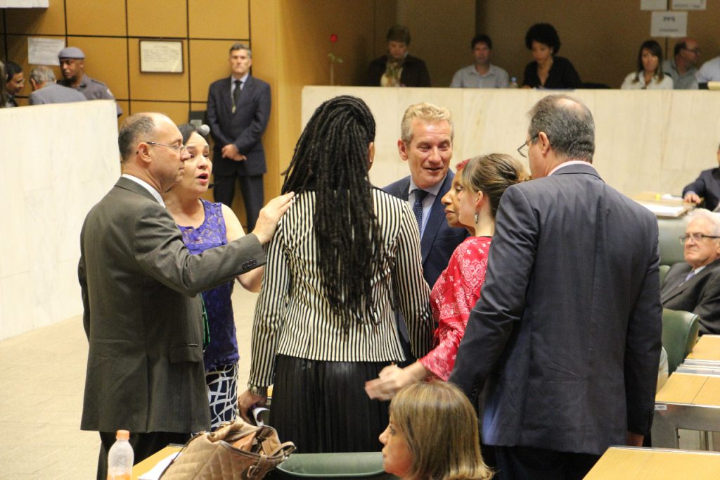 “TIRAR PESSOAS TRANS DO BANHEIRO A TAPAS”, É O QUE DEPUTADO DOUGLAS GARCIA, DO PARTIDO DE BOLSONARO, DIZ QUE VAI FAZER