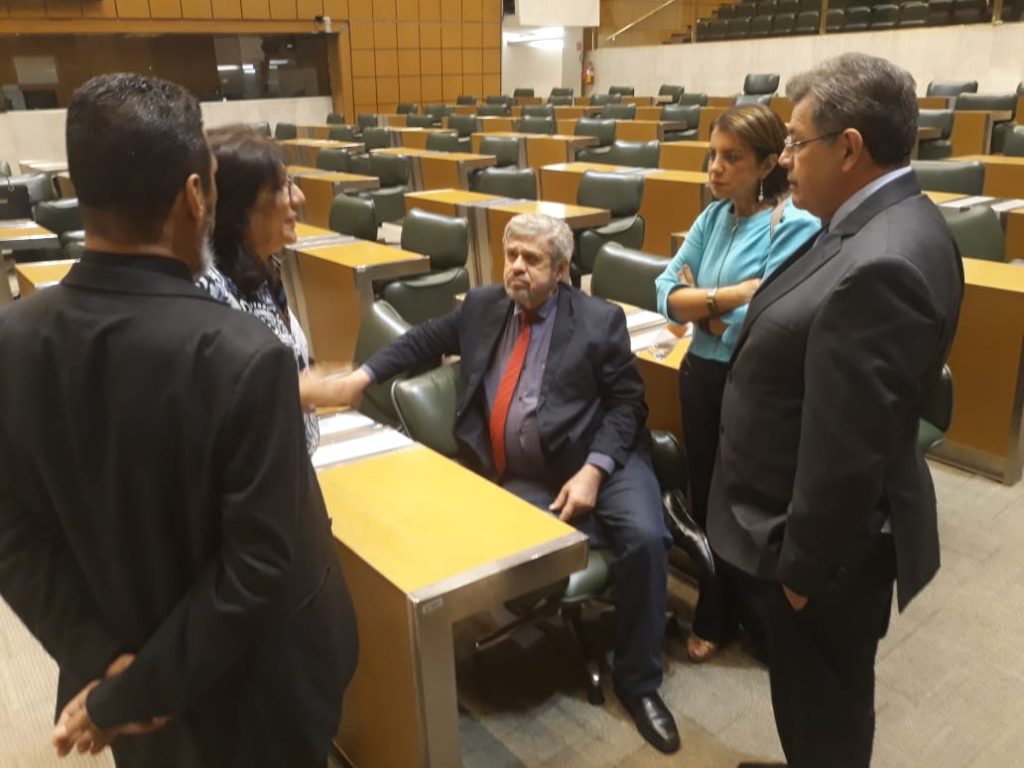 ARMAS E AMEAÇAS: ALESP VIVE CLIMA DE MEDO