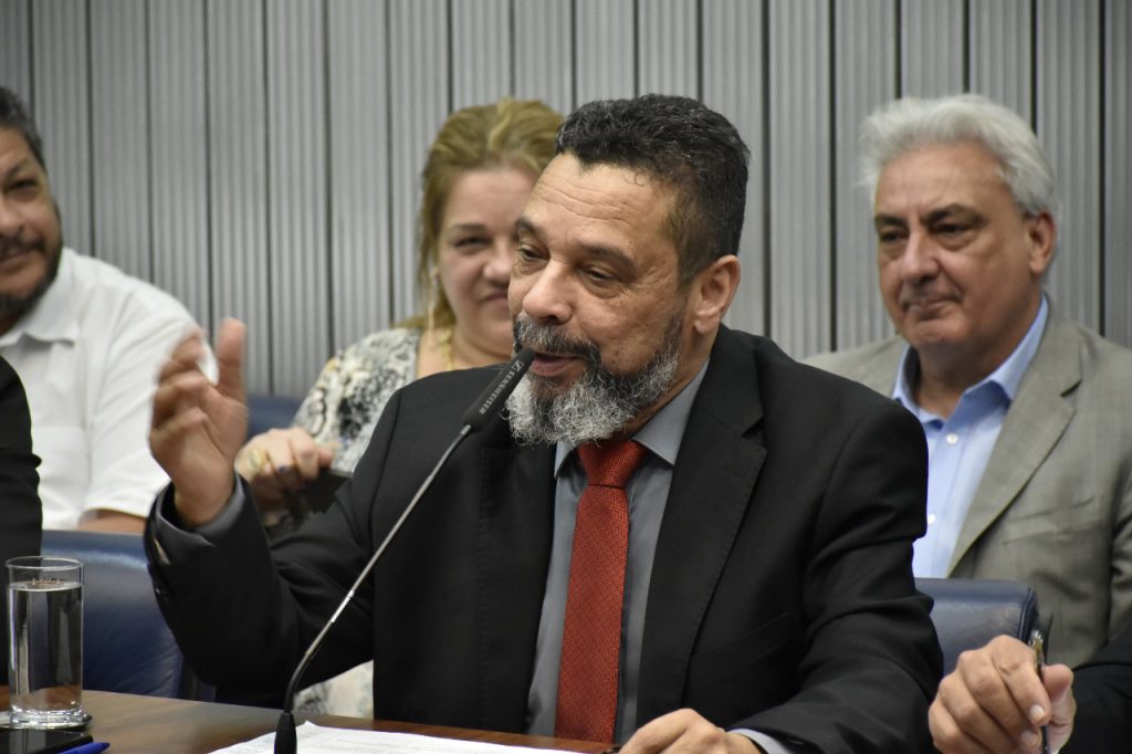 CENA POLÍTICA- QUINTA-FEIRA, 3 DE OUTUBRO