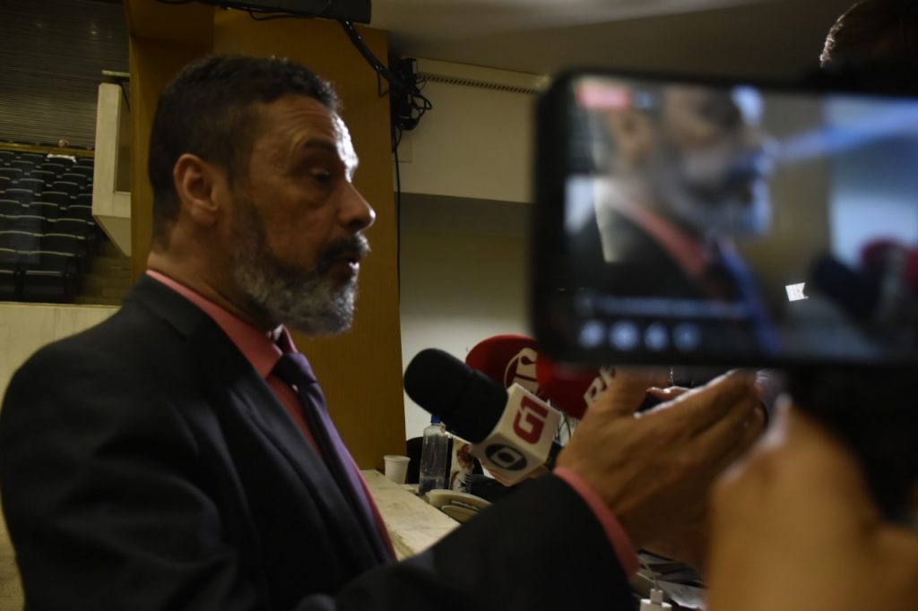 CENA POLÍTICA – TERÇA-FEIRA, 18 DE FEVEREIRO