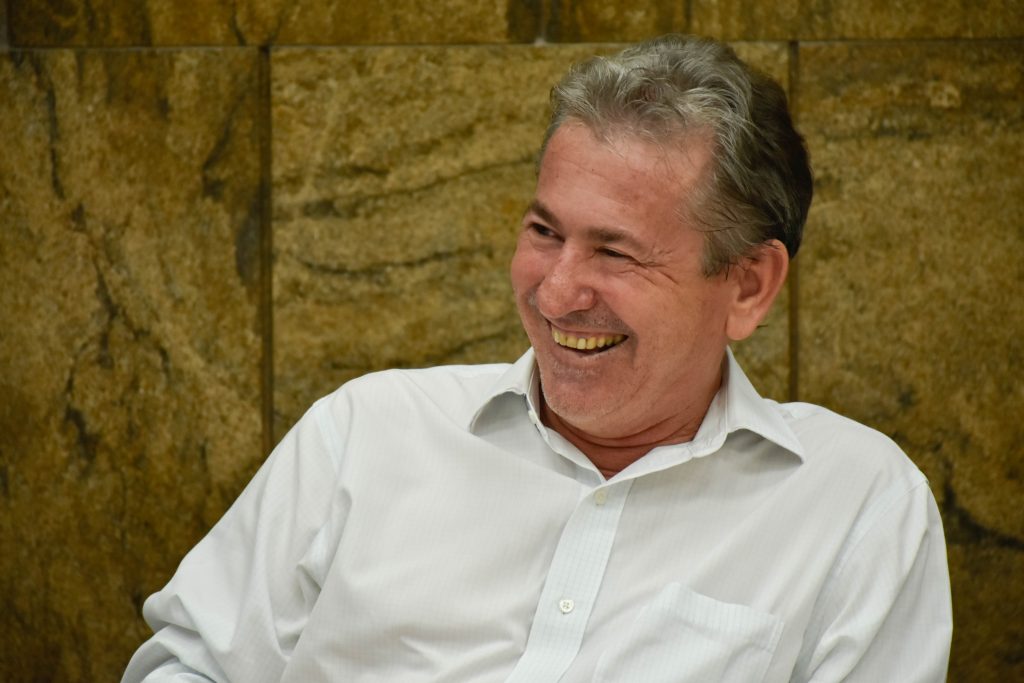 ENIO TATTO QUER INCLUIR AUTISTAS NO GRUPO DE RISCO