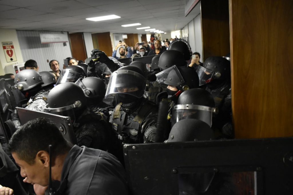 DORIA E MACRIS PROMOVEM MASSACRE CONTRA SERVIDORES