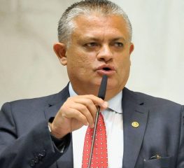 COVID-19: GOVERNADOR PERDE O RUMO E O PRUMO