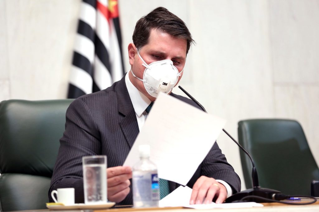 PRESIDENTE DA ALESP GOLPEIA TRABALHADORES E COLOCA PL 529 EM VOTAÇÃO