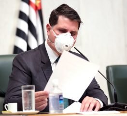 PRESIDENTE DA ALESP GOLPEIA TRABALHADORES E COLOCA PL 529 EM VOTAÇÃO