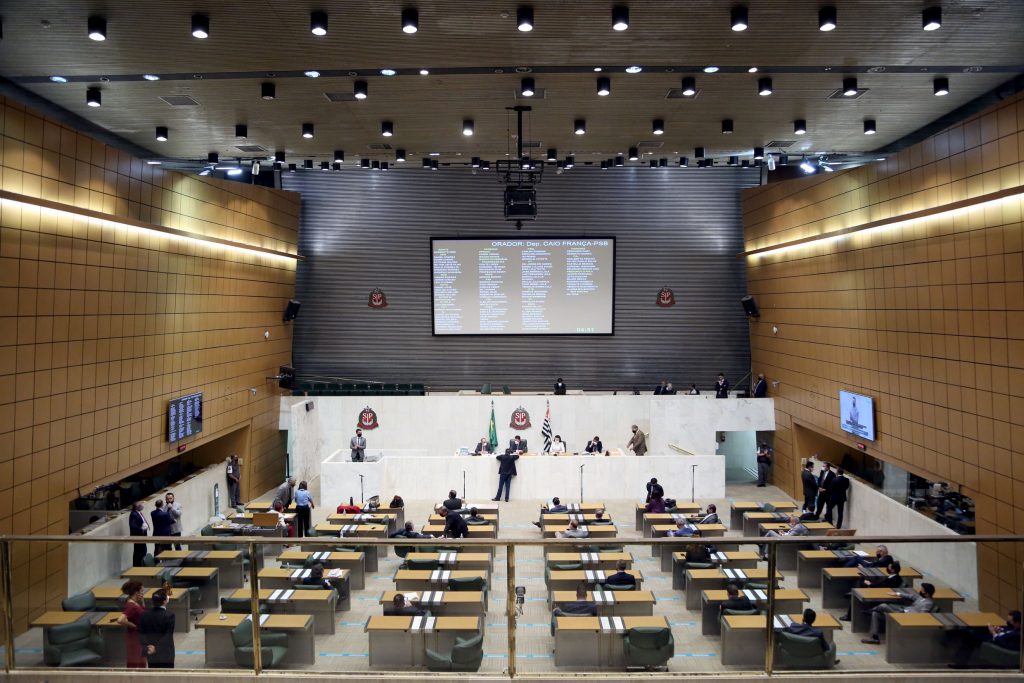 Bancada do PT faz declaração de voto contra o PL 529