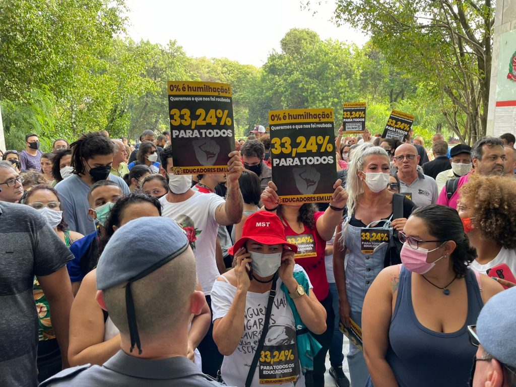 ASSEMBLEIA IMPEDE ENTRADA DE PROFESSORES PARA ACOMPANHAR VOTAÇÃO DO PLC 3/2022