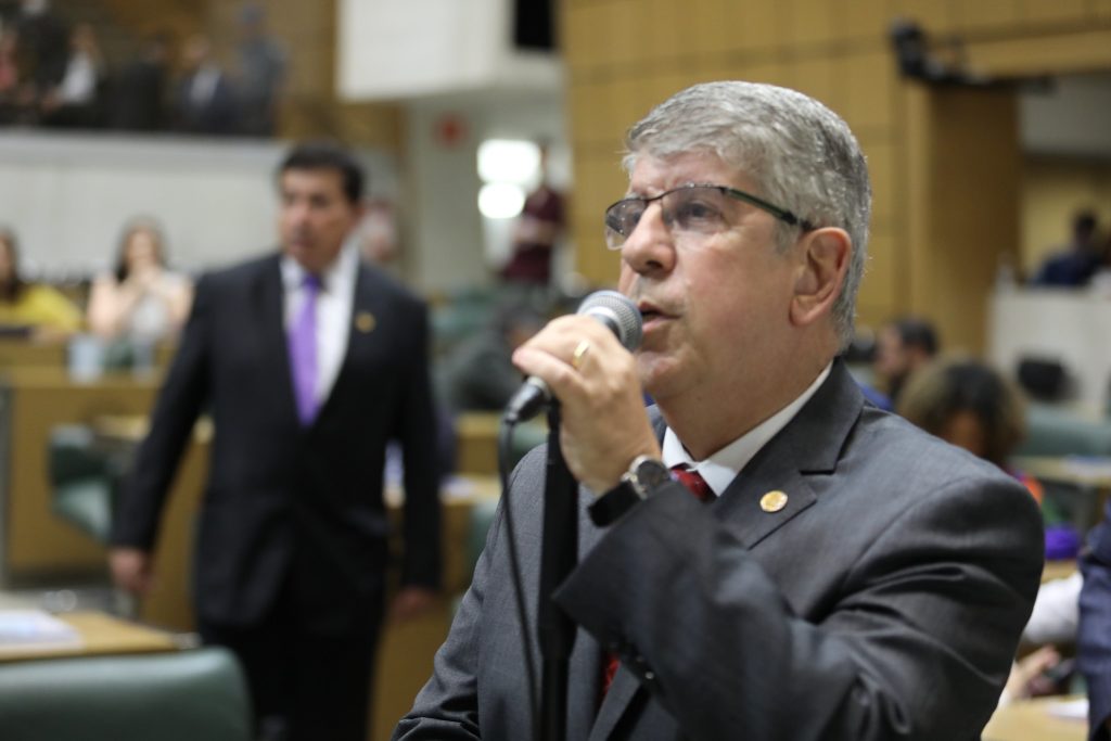 DEPUTADO DONATO ACIONA TCE CONTRA REAJUSTE DE TARIFAS DA SABESP