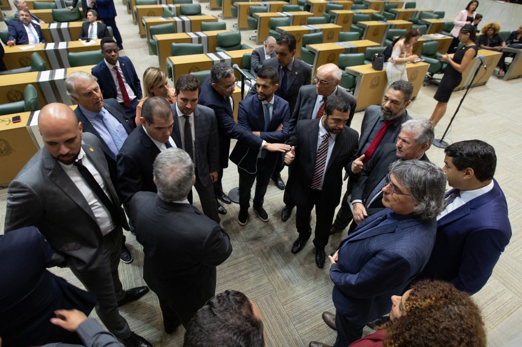 ALESP DERRUBA VETO DE TARCÍSIO A PROJETO QUE FAVORECE AUTISTAS  