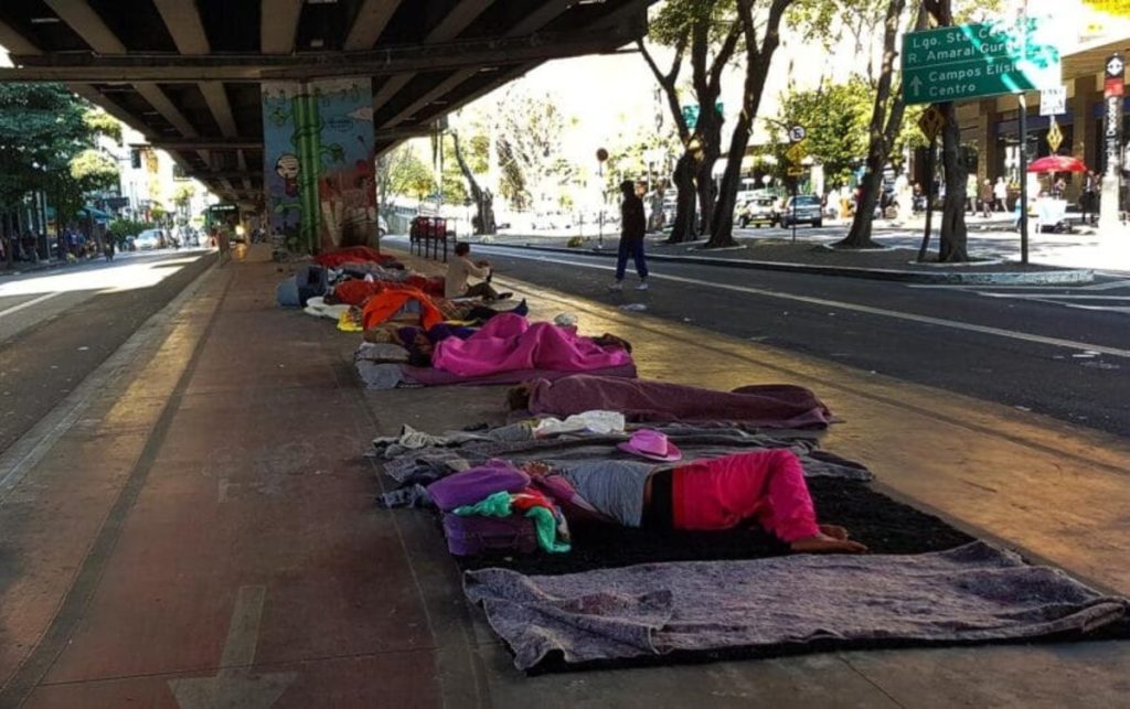 Seu prefeito, se rua não é lar, queremos moradia já!