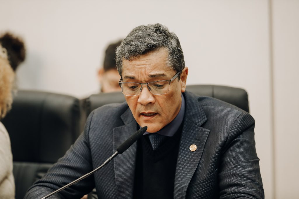 Comissão recebe secretário e Reis cobra aumento para a polícia penal