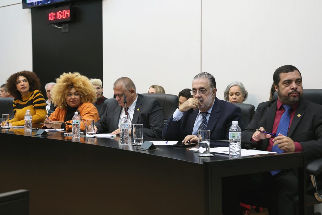 Petistas questionam secretário da Habitação e apresentam propostas