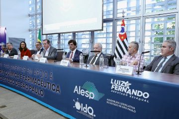 Petista lança frente em apoio à indústria química e farmacêutica