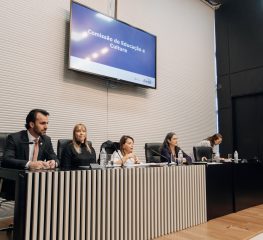 Secretária responde sobre recursos da Lei Paulo Gustavo e defende OS na cultura