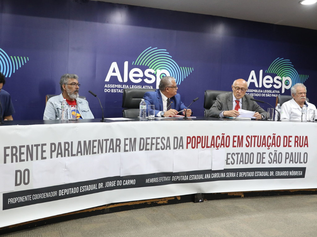 Movimentos em defesa da população de rua pedem dignidade e moradia