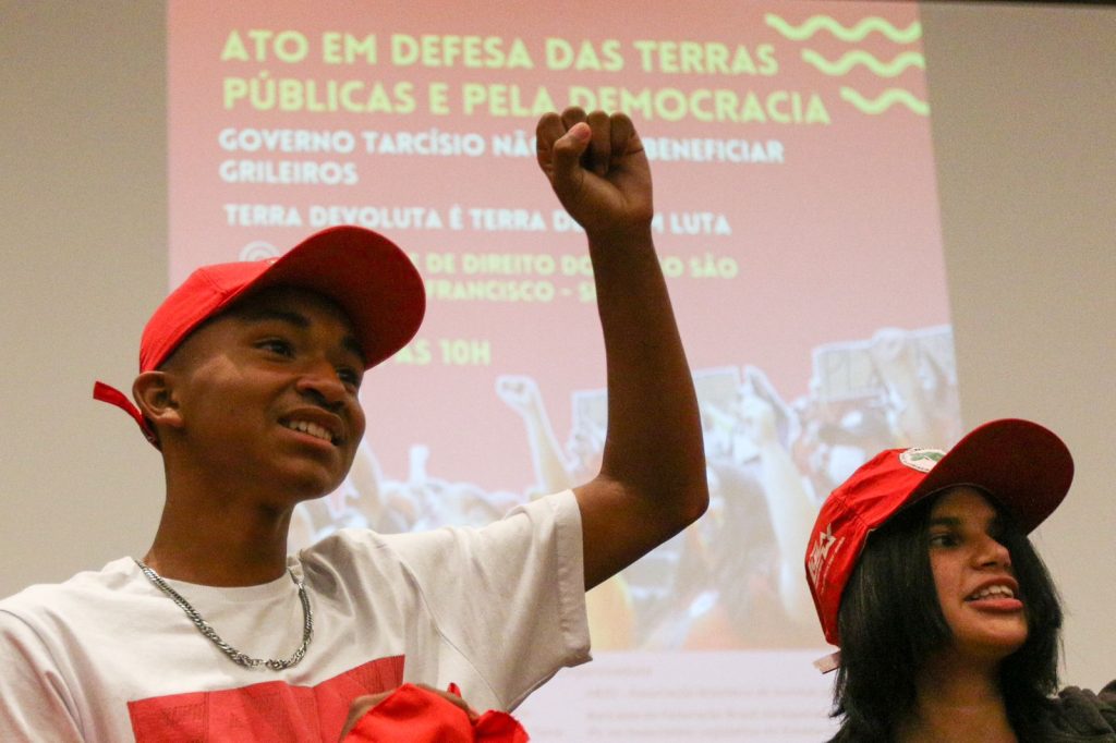 Ato em SP defende democracia e reforma agrária