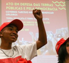Ato em SP defende democracia e reforma agrária