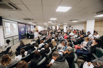 Audiência debate extinção dos livros didáticos nas escolas paulistas