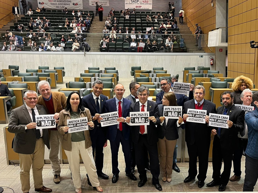 Oposição resiste e aumento de taxas judiciais não é votado