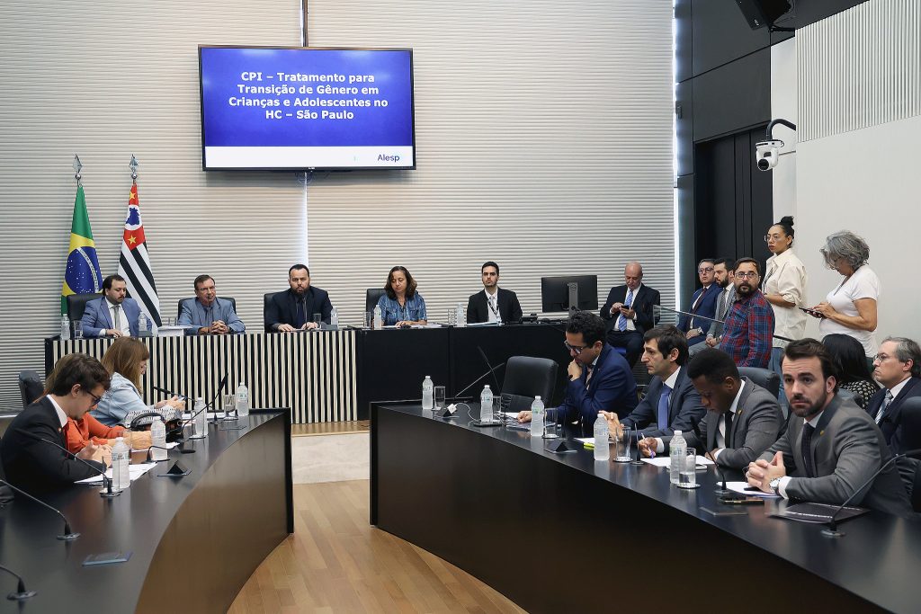 Chefe da endocrinologia pediátrica reafirma que crianças não são submetidas a hormonoterapia no HC