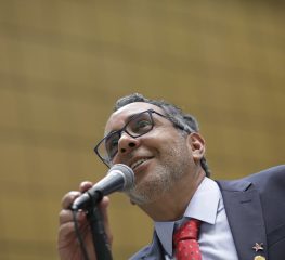 Projeto que institui política de combate à evasão escolar é aprovado na CCJR