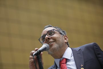 Projeto que institui política de combate à evasão escolar é aprovado na CCJR