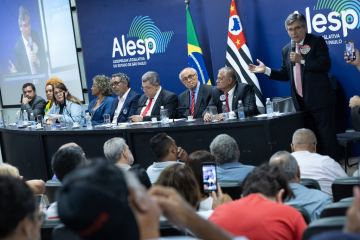 Oposição, movimentos e entidades resistem à privatização da Sabesp