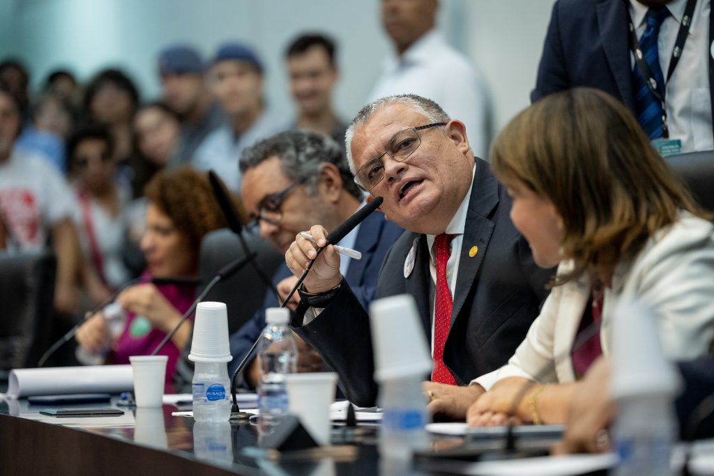 PEDIDO DE VISTA EVITA VOTAÇÃO DA PEC QUE RETIRA DINHEIRO DA EDUCAÇÃO