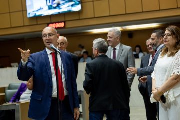 PT vota contra PL do governador para cargos em comissão e funções de confiança