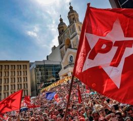 PT: 44 anos ao lado do povo