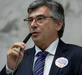 Simão Pedro aciona Justiça para barrar a privatização da Sabesp