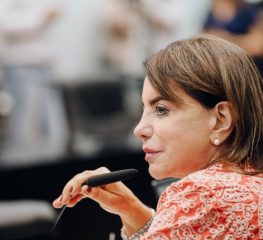 PETISTAS OBSTRUEM VOTAÇÃO DO RELATÓRIO DA PEC QUE REDUZ RECURSOS DA EDUCAÇÃO