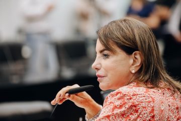 PETISTAS OBSTRUEM VOTAÇÃO DO RELATÓRIO DA PEC QUE REDUZ RECURSOS DA EDUCAÇÃO