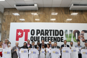 Bancada recebe Camilo Santana para apresentação do Programa Pé-de-Meia