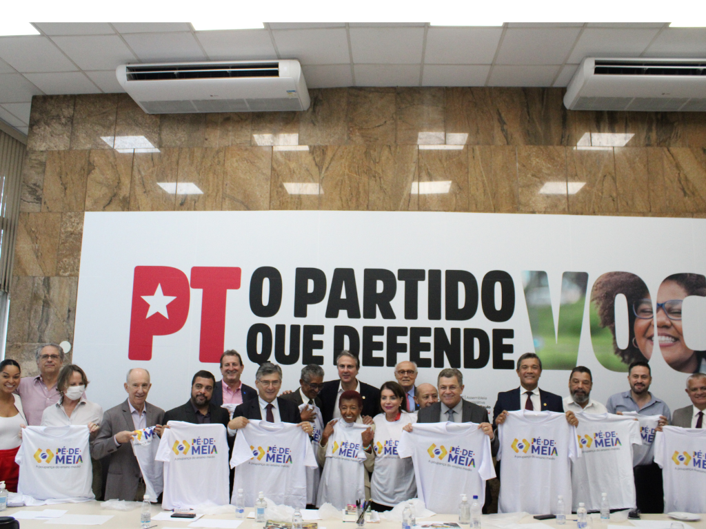 Bancada recebe Camilo Santana para apresentação do Programa Pé-de-Meia