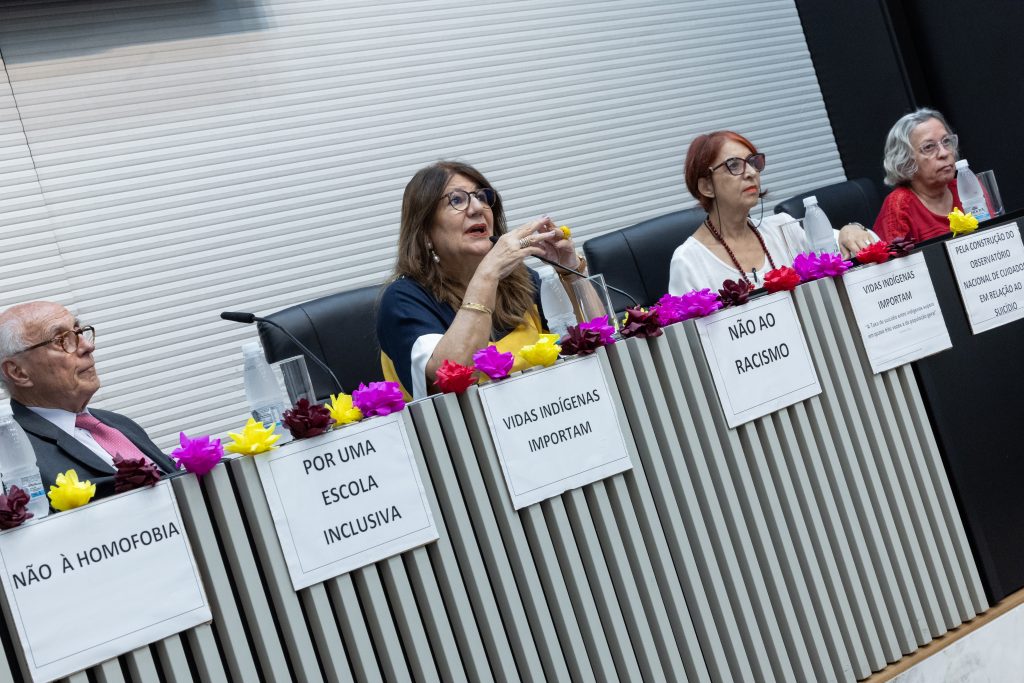 RODA DE CONVERSA DIALOGA SOBRE VIDAS INTERROMPIDAS