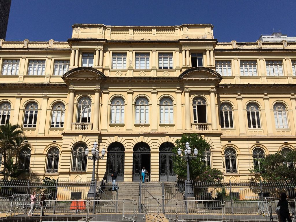 PT pede ao Ministério Público apuração de indícios de conflito interesse e de apologia ideológica na gestão da Secretaria da Educação