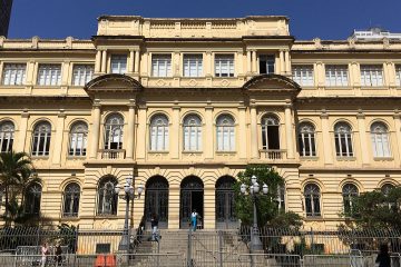 PT pede ao Ministério Público apuração de indícios de conflito interesse e de apologia ideológica na gestão da Secretaria da Educação