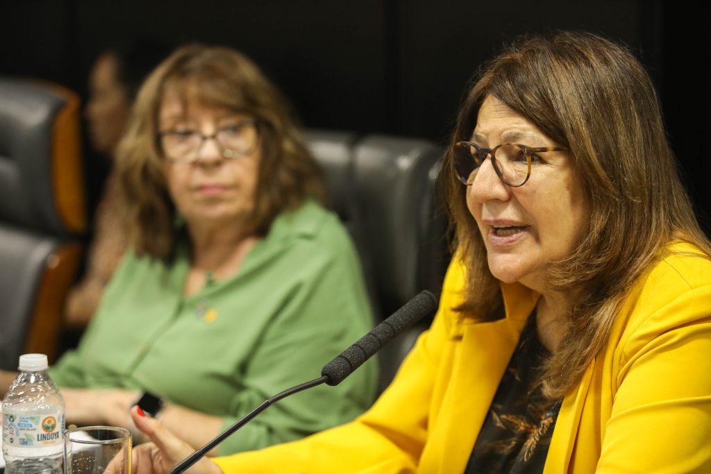 COMISSÃO APROVA PROJETO SOBRE APOIO A PACIENTES DE ALZHEIMER 