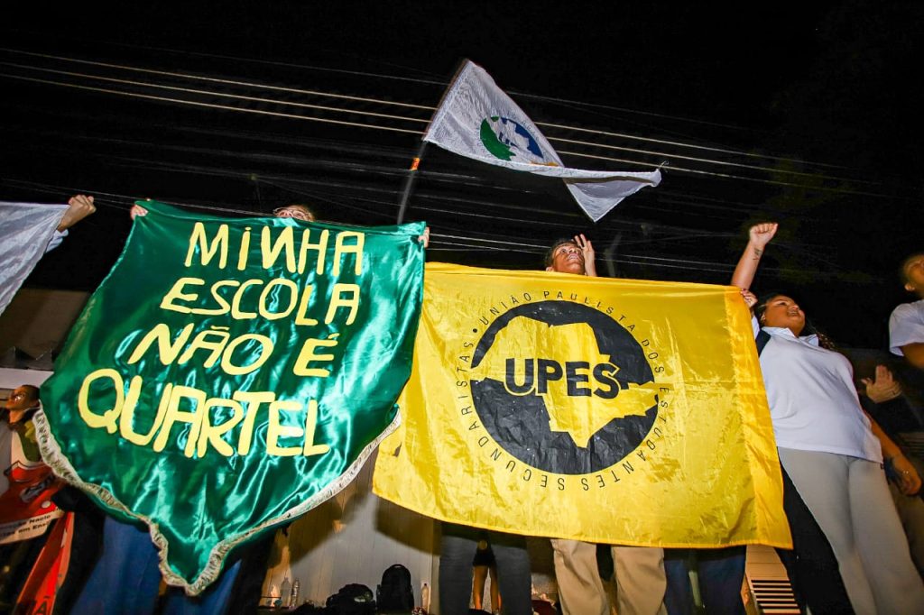 Nota da bancada opõe-se a violência e a modelo autoritário para a educação