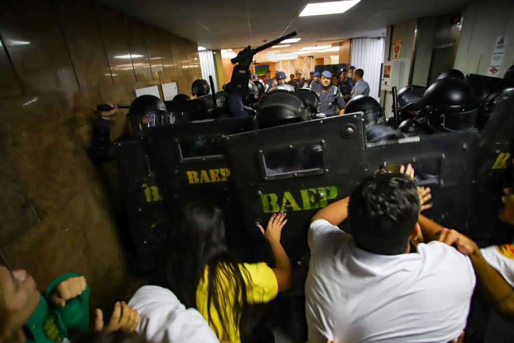 Condepe pede apuração de abusos da PM contra manifestantes na Alesp