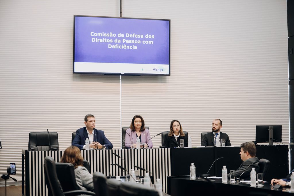 VICE-PRESIDENTE DA AMIL FALA SOBRE CANCELAMENTOS DE PLANOS DE SAÚDE