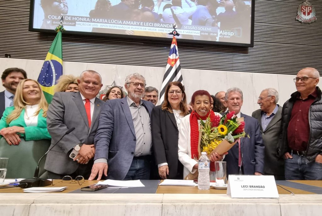 LECI BRANDÃO É HOMENAGEADA NA ASSEMBLEIA LEGISLATIVA