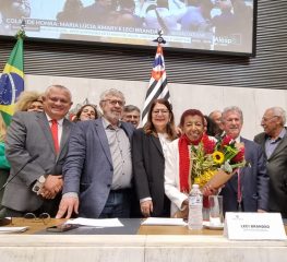 LECI BRANDÃO É HOMENAGEADA NA ASSEMBLEIA LEGISLATIVA