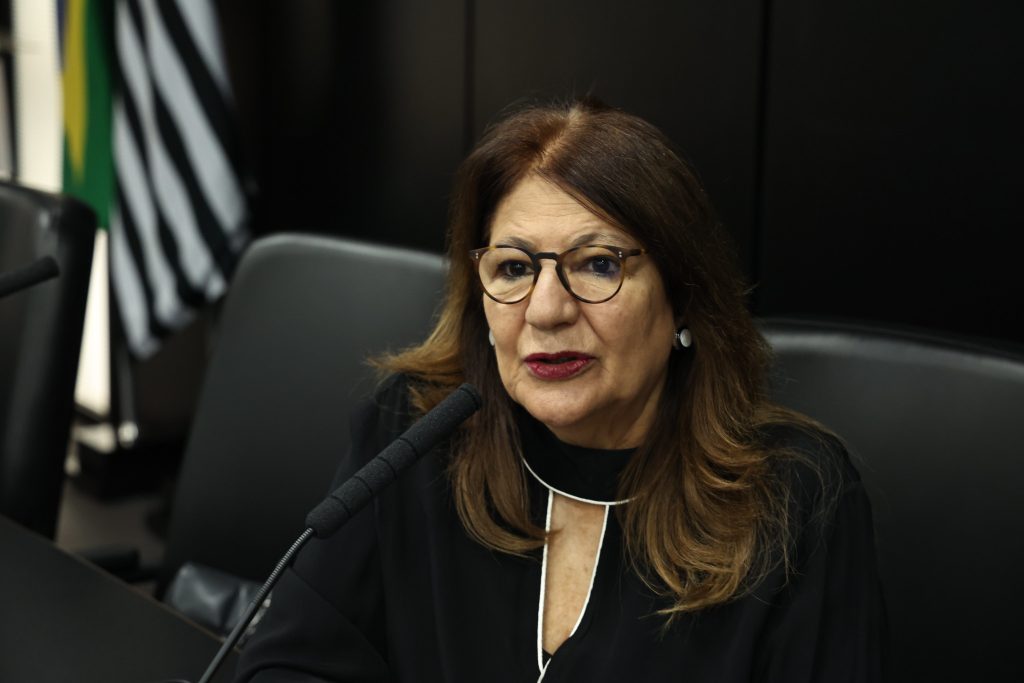 Corte nos recursos da Fapesp põe em risco a ciência em SP, alerta Beth Sahão