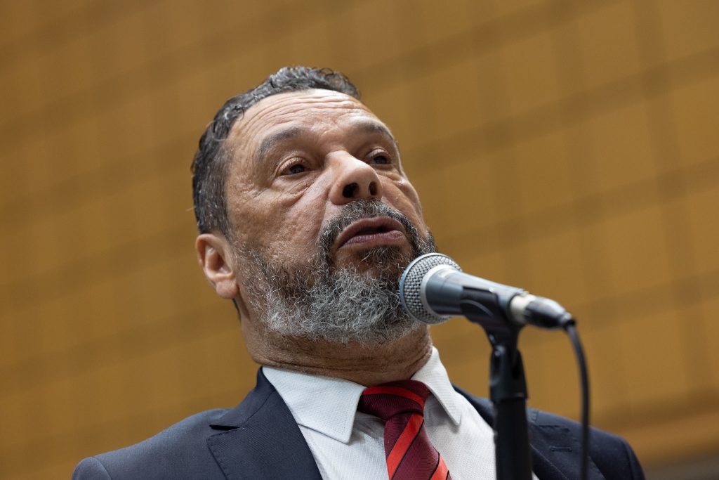 Barba aprova projeto que beneficia vítimas de catástrofes