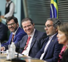 DEPUTADO LUIZ FERNANDO PROMOVE HOMENAGEM AOS 60 ANOS DA ABIQUIM