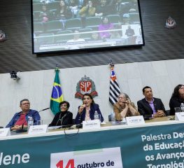 Professores e professoras são homenageados em sessão solene na Alesp
