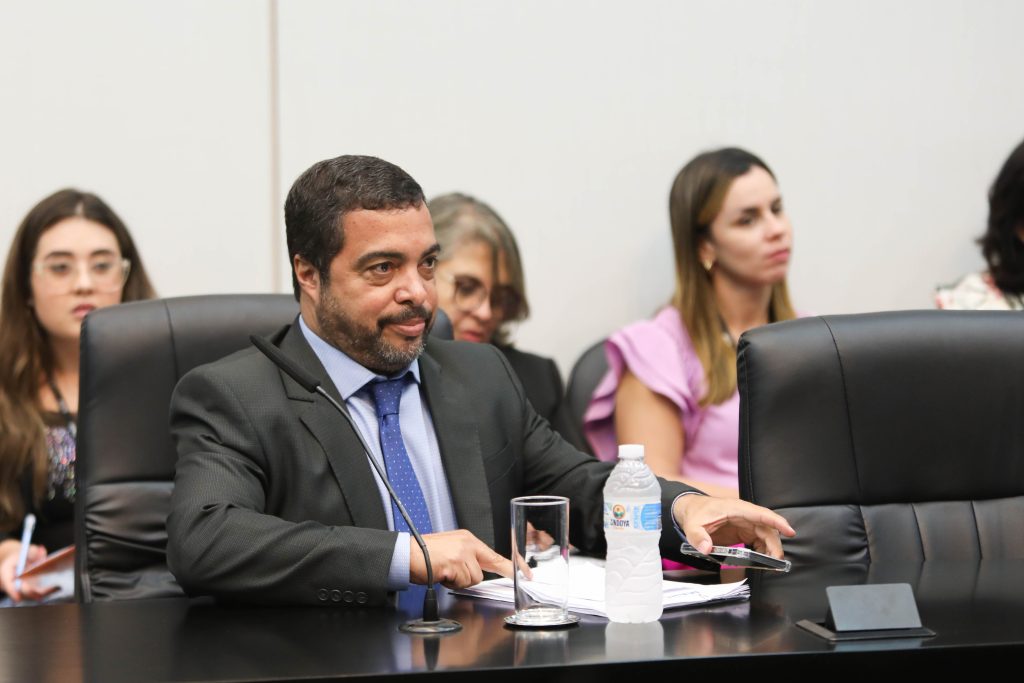 MARCOLINO PEDE VISTA DE PROJETO QUE APROVA AS CONTAS DO GOVERNADOR DE 2023