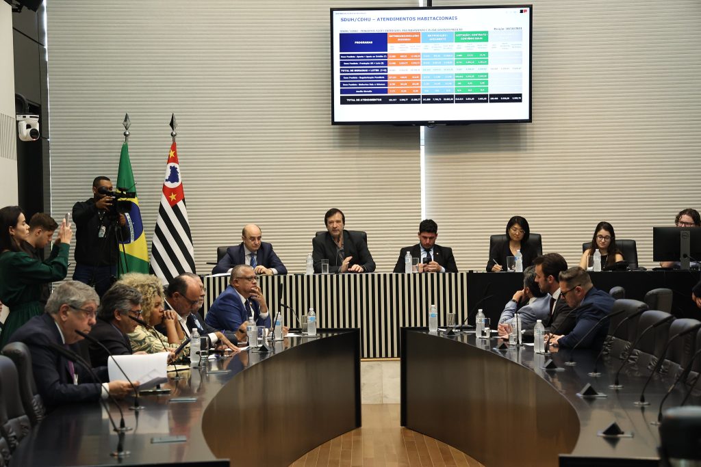 Deputados cobram transparência e agilidade na política de habitação em SP